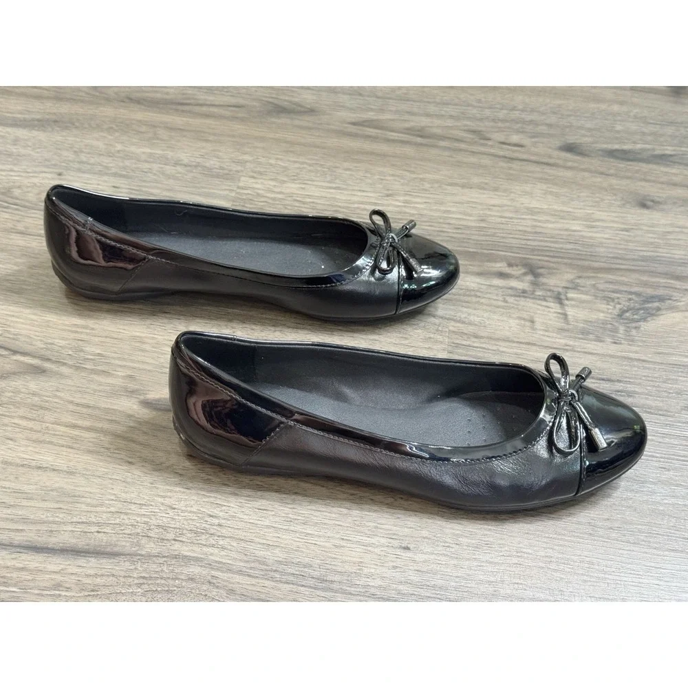 Geox Respira Ballet Flats 10 Cap Toe Patent Leather Bow Parisian Quiet Luxury